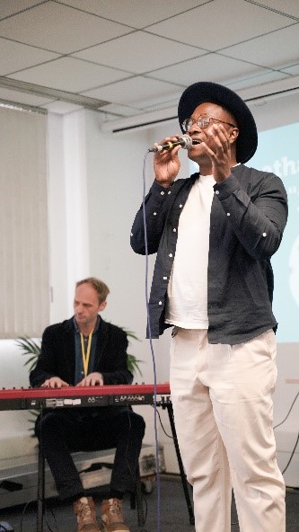 Image from Finding Rhythms performance from Clinks conference 2024