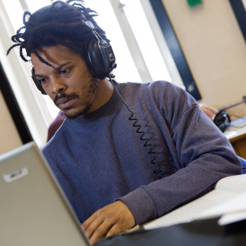 A prisoner working on a computer during one of his classes. Copyright Andrew Aitchison.