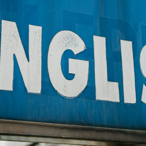 A sign with the word English on it